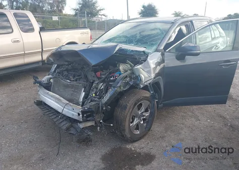 2022 Toyota Rav4 Xle z USA, uszkodzony, nr VIN 2T3W1RFV2NC210585